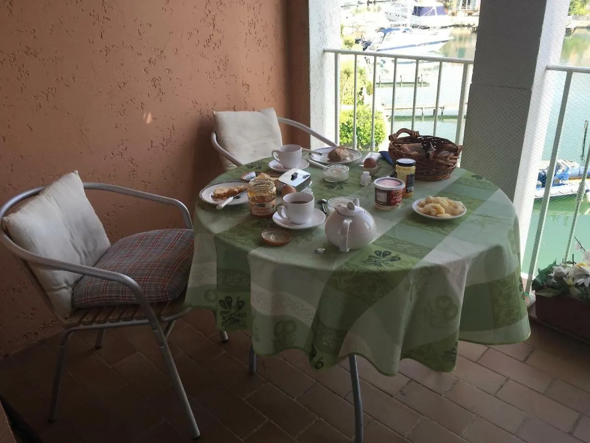 Апартаменты Romance In Port Гримо Франция